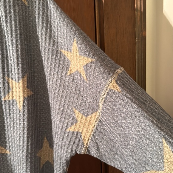 Pink Lily Long Sleeve Star Top - Picture 6 of 10